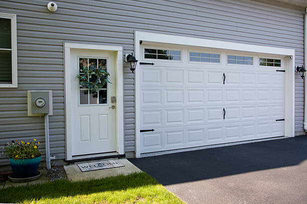 24/7 Emergency Garage Door Panel Replacement experts in Malone, FL